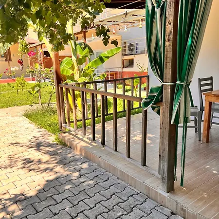 Parlak Evleri